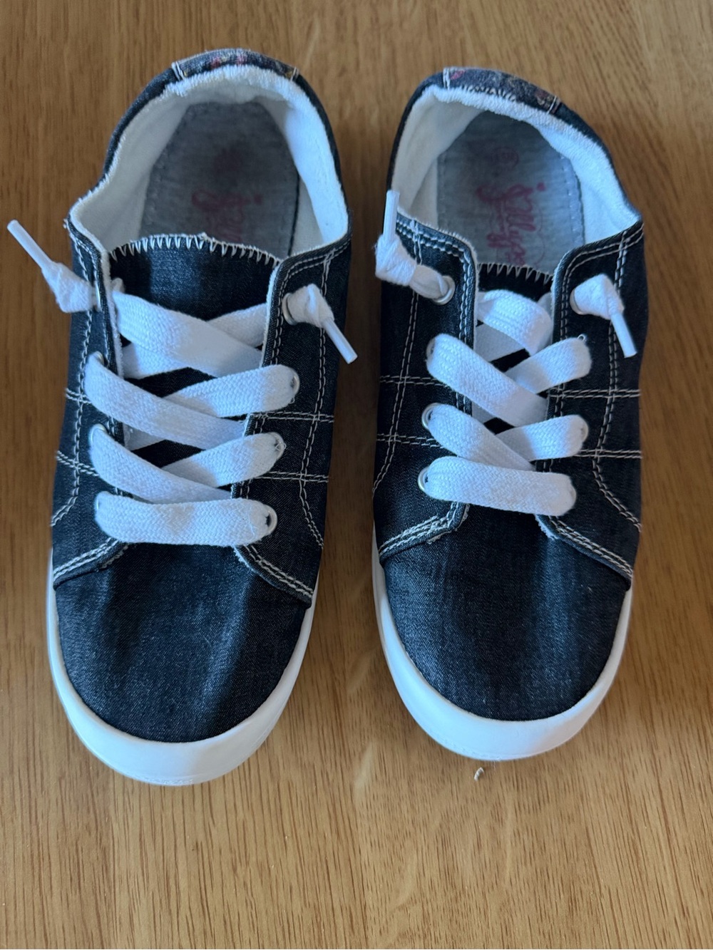 Jellypop Black Canvas Lace-Up Sneakers Women’s Size 8.5